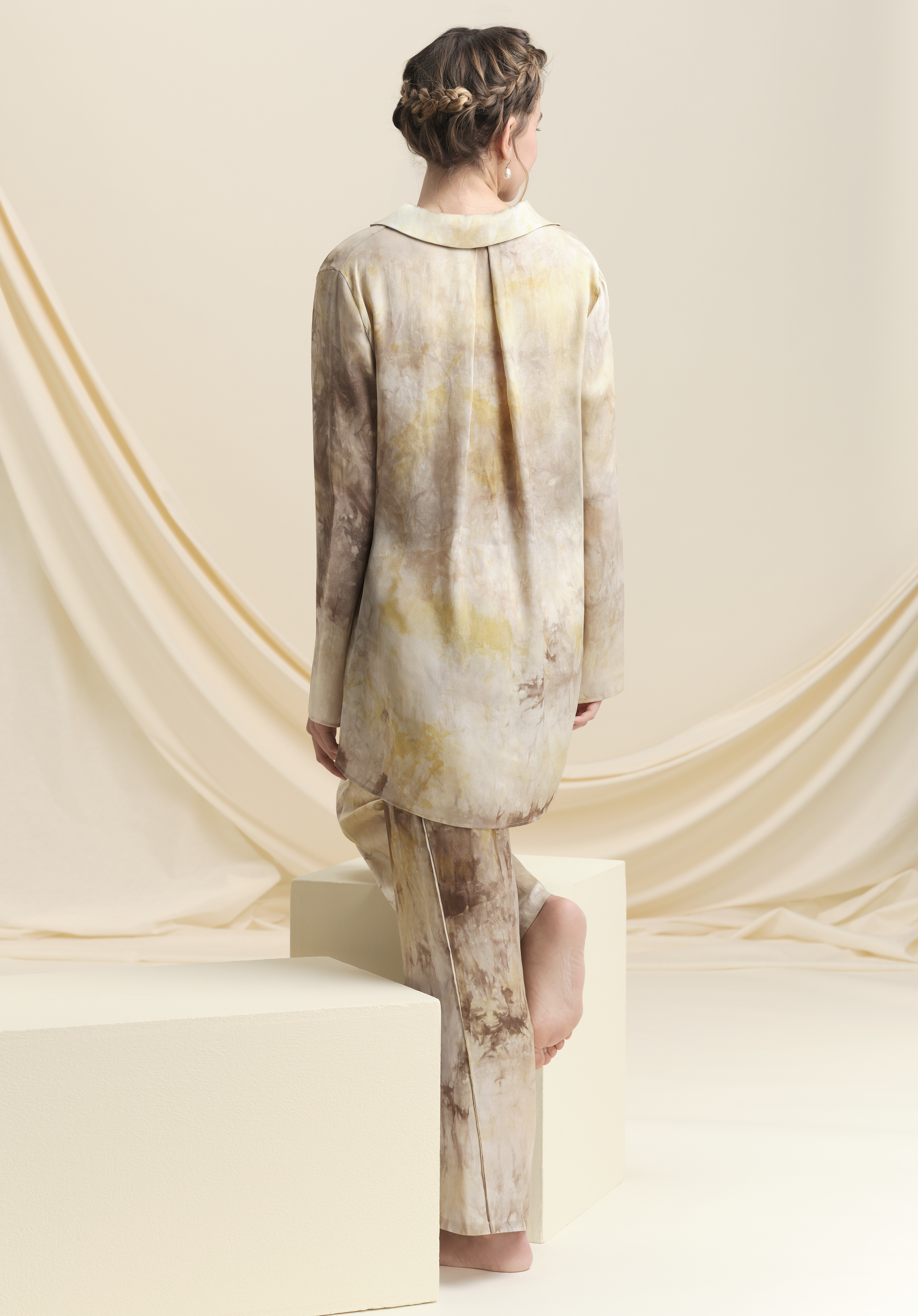 Chemisier-robe Légèreté vue de dos– coupe raffinée en batik de soie Maison Ohr