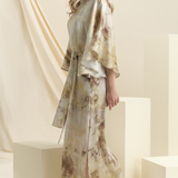 Fente côté robe Jour 7 en batik de soie – féminité subtile