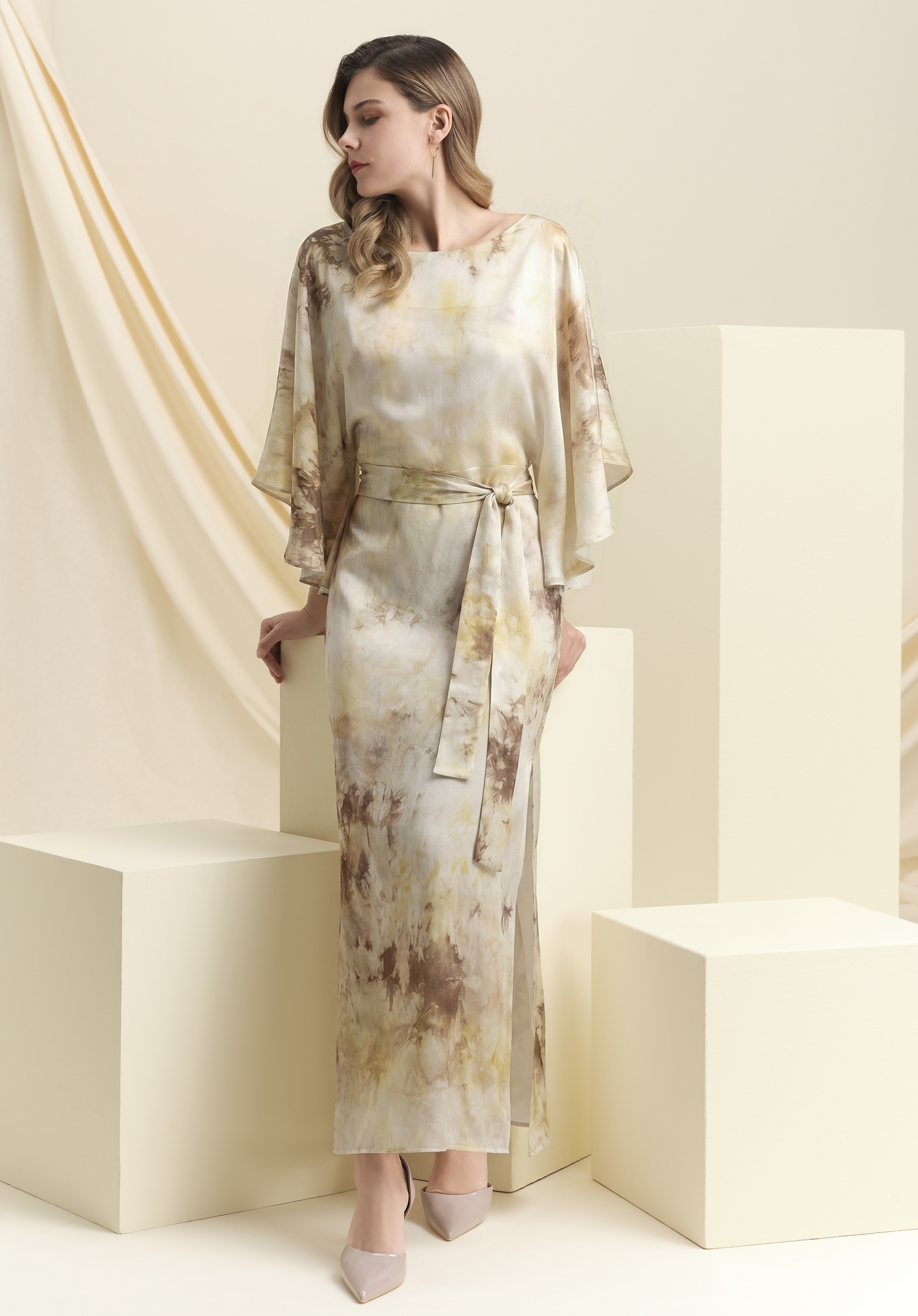 Robe Jour 7 Maison Ohr en batik de soie – manches papillon élégance minérale